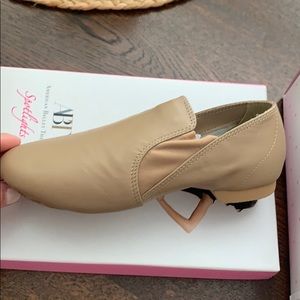 Girls jazz shoes